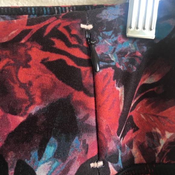 Calia Rose Garden Leggings 7/8 Cropped Ruched Floral Red Yoga Mid Rise Medium - Picture 5 of 12